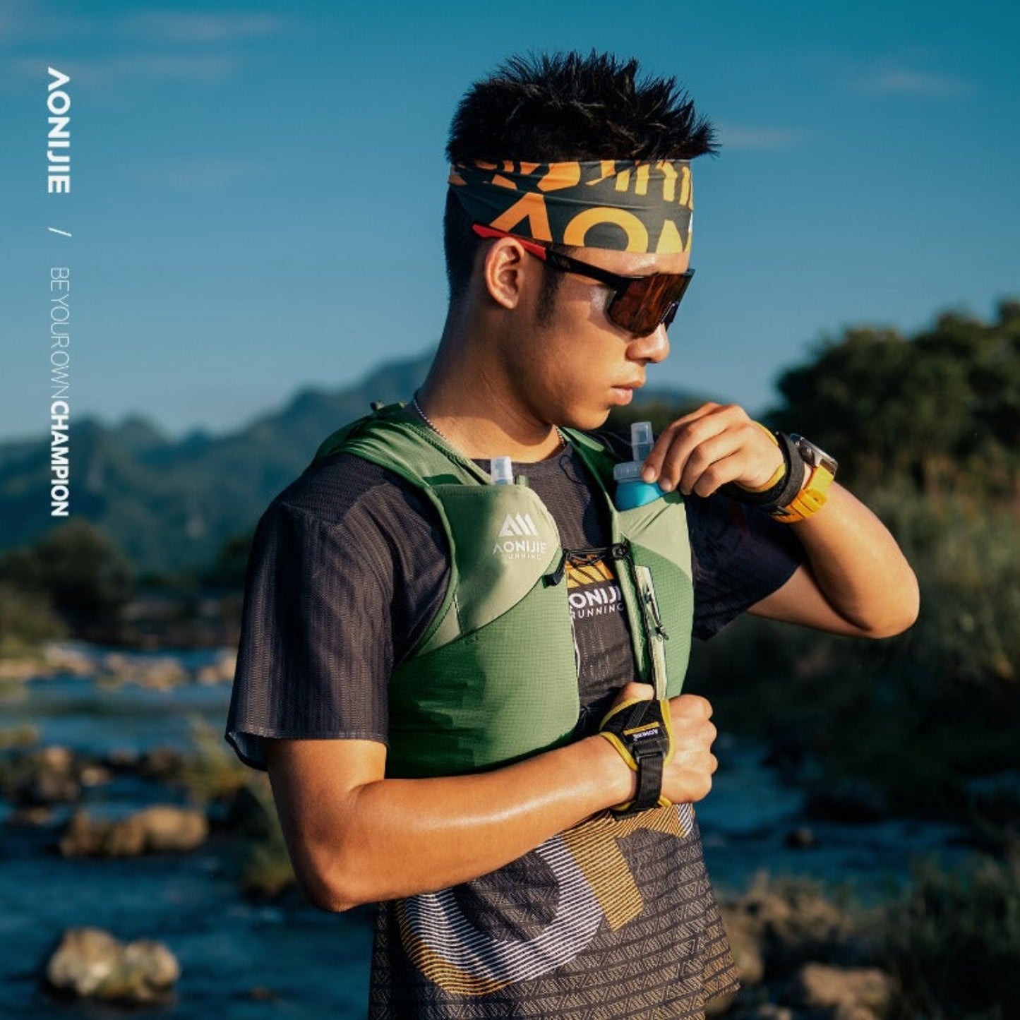 AONIJIE 8L UTMB Official Partner Backpack+2*500ML Bottles-MB8L